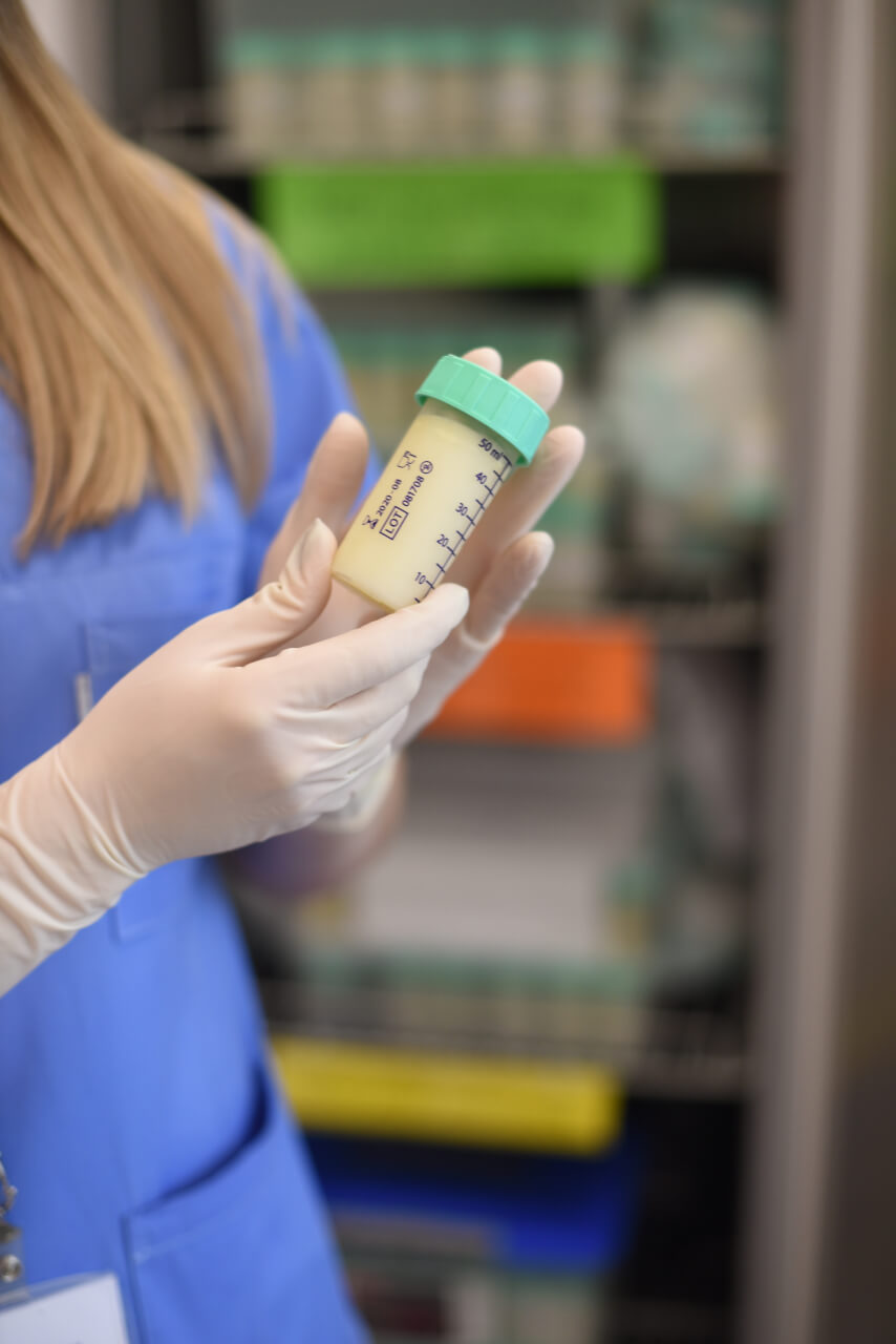 Mleko kobiece to&nbsp;krople zdrowia dla dzieci z&nbsp;trudnym początkiem życia, kampania 1,5% podatku dla fundacji bank mleka kobiecego